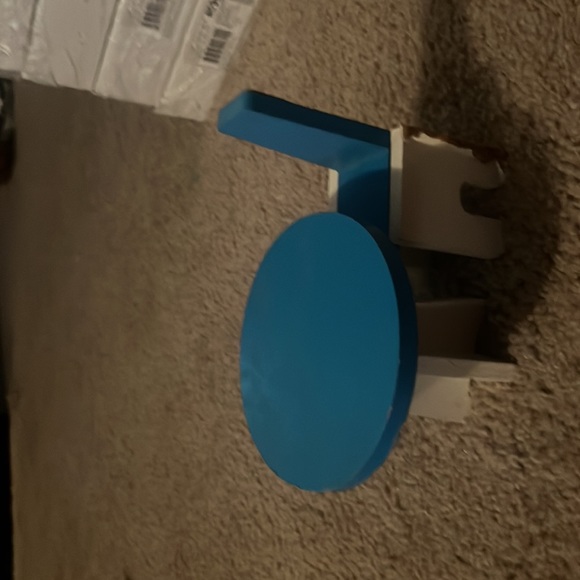 Barbie seat and table - Picture 2 of 2